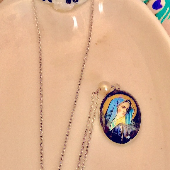 Antique necklace Handpainted Morpho Lady/Mary portrait Pearl & chain - Picture 2 of 6